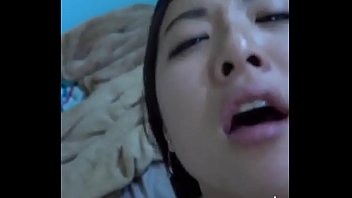 Худенький японке в розовых чулках забрызгали рот спермой по окончании кровавого минетика